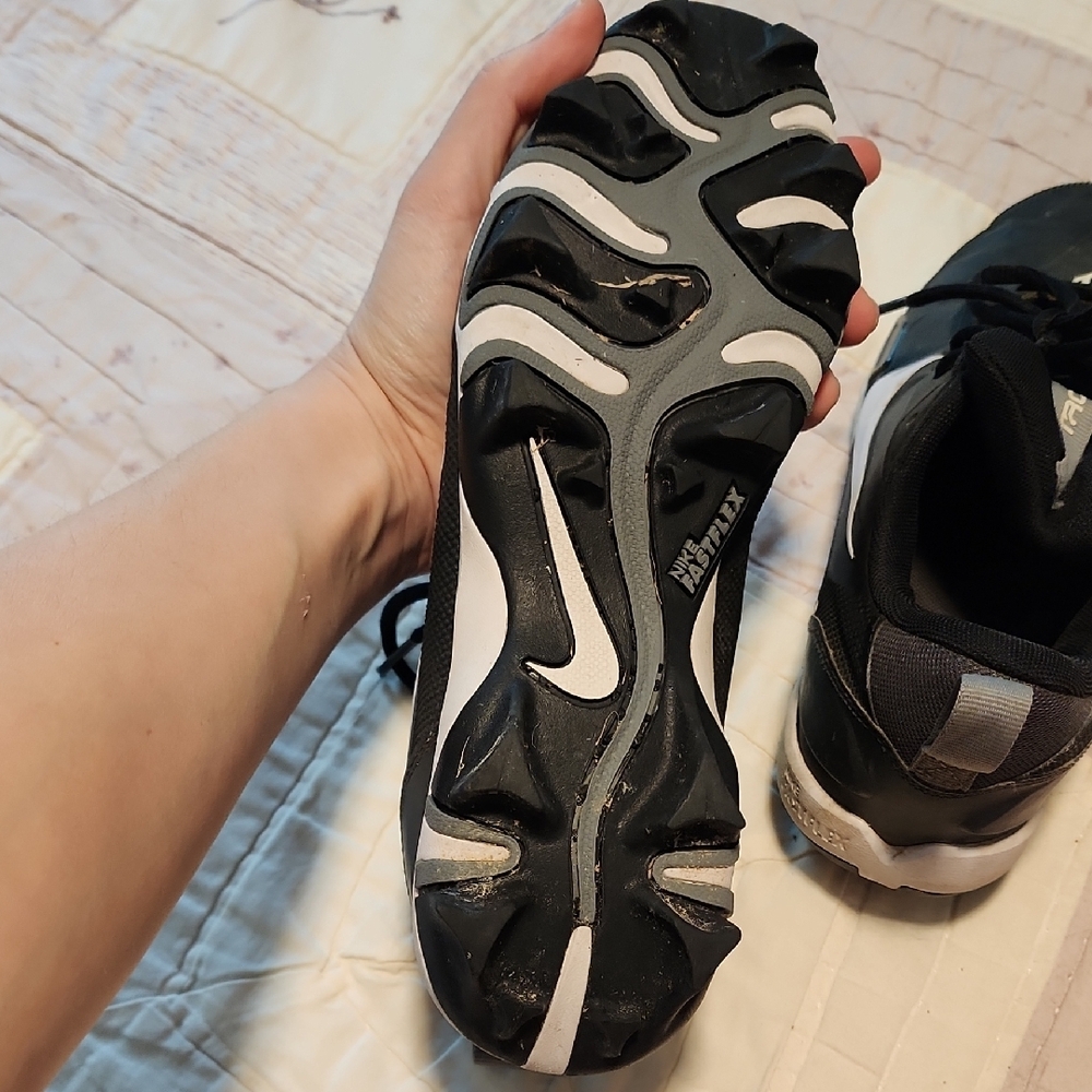Nike Black and White Men's Cleats (Fastflex, Troutman) - Picture 6 of 7